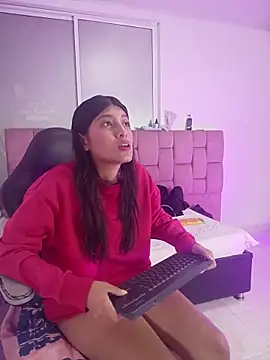 YeseniaRodriguez3 online show from 05/02/26, 12:32