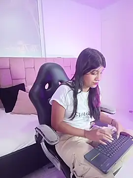YeseniaRodriguez3 online show from 05/12/26, 07:33