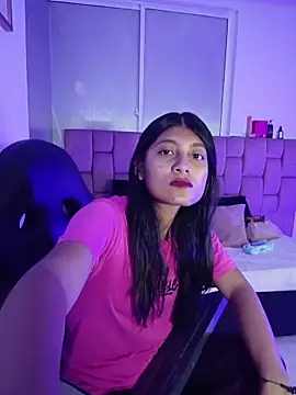 YeseniaRodriguez3 online show from 05/13/26, 12:46