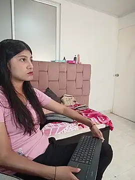 YeseniaRodriguez3 online show from 05/19/26, 11:49