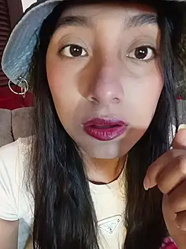 Snapshot of YeseniaRodriguez3 chatting on 05/23/26, 12:42 YeseniaRodriguez3 online show from 05/23/26, 12:42