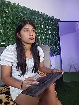 Snapshot of YeseniaRodriguez3 chatting on 06/11/26, 12:47 YeseniaRodriguez3 online show from 06/11/26, 12:47
