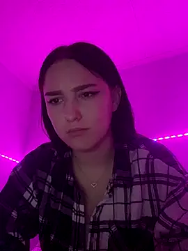 Snapshot of _Sinara_ chatting on 10/28/25, 06:10  Sinara  online show from 10/28/25, 06:10