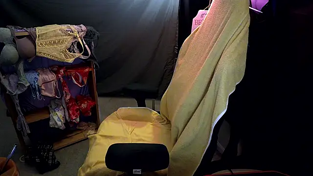 Snapshot of sugasunny04 chatting on 01/17/26, 05:45 sugasunny04 online show from 01/17/26, 05:45