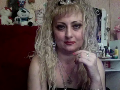 Snapshot of xHot_Amazonq chatting on 11/01/25, 07:49 xHot Amazonq online show from 11/01/25, 07:49