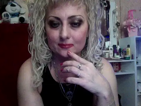 Snapshot of xHot_Amazonq chatting on 11/03/25, 09:59 xHot Amazonq online show from 11/03/25, 09:59