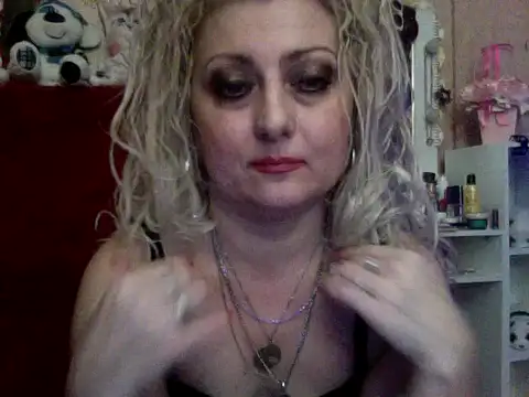 Snapshot of xHot_Amazonq chatting on 11/06/25, 04:41 xHot Amazonq online show from 11/06/25, 04:41