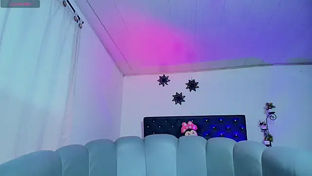 GiannaRoberts online show from 11/30/25, 11:36