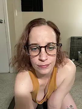 Snapshot of CreamedKitten chatting on 11/27/25, 04:53 CreamedKitten online show from 11/27/25, 04:53