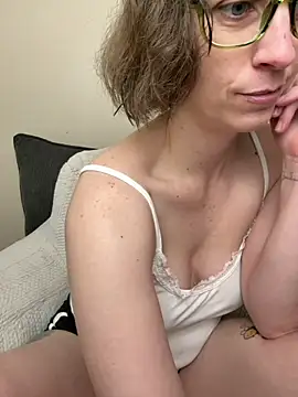 Snapshot of CreamedKitten chatting on 06/20/26, 03:04 CreamedKitten online show from 06/20/26, 03:04