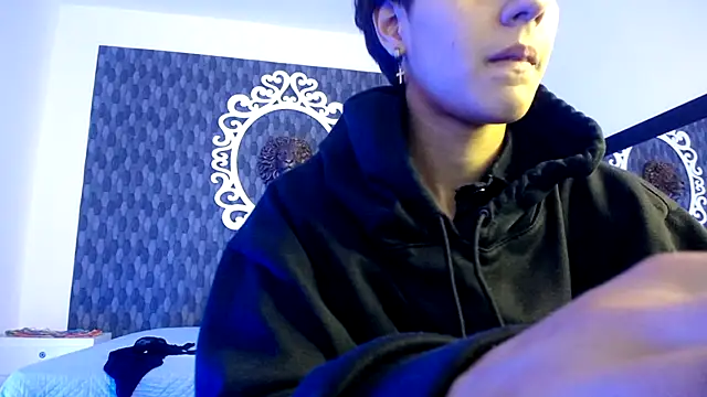 Ghost  Girl  online show from 11/08/25, 03:29