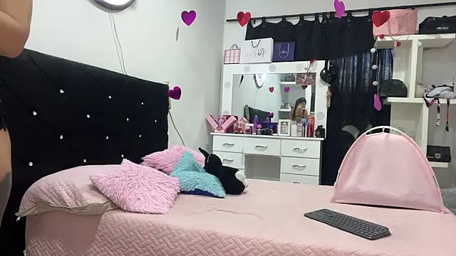 Hot2gether69 online show from 02/14/26, 02:25