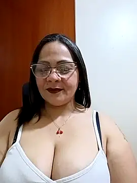 Snapshot of Angie_milf50 chatting on 10/29/25, 02:14 Angie milf50 online show from 10/29/25, 02:14