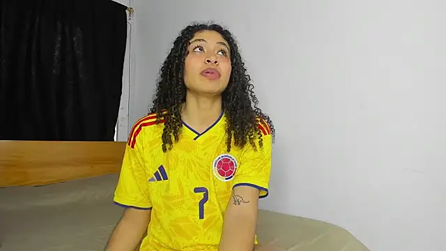 Snapshot of Keniia_rizz chatting on 11/15/25, 10:37 Keniia rizz online show from 11/15/25, 10:37