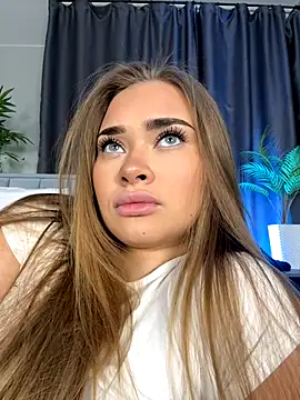 MilaRaven online show from 12/15/25, 07:01