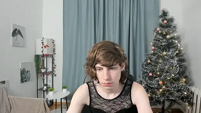 Snapshot of AvenGlow chatting on 12/17/25, 05:13 AvenGlow online show from 12/17/25, 05:13