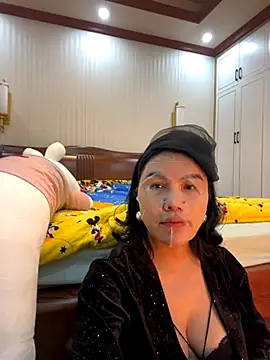 Snapshot of Qt889999 chatting on 11/10/25, 02:16 Qt889999 online show from 11/10/25, 02:16