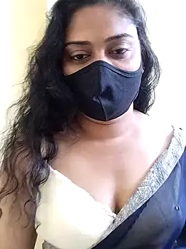 Snapshot of girl999 chatting on 11/16/25, 04:29 girl999 online show from 11/16/25, 04:29