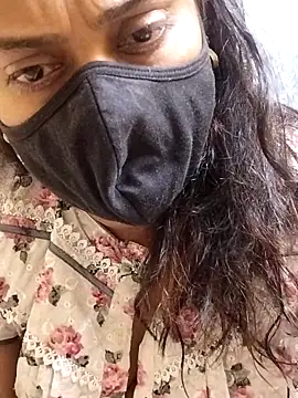 Snapshot of girl999 chatting on 02/06/26, 06:33 girl999 online show from 02/06/26, 06:33