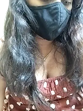 Snapshot of girl999 chatting on 02/07/26, 07:06 girl999 online show from 02/07/26, 07:06