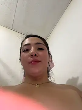 Hannahpradaa  online show from 11/05/25, 12:21