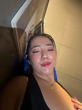 Hannahpradaa  online show from 11/06/25, 12:33