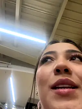 Hannahpradaa  online show from 11/12/25, 12:00