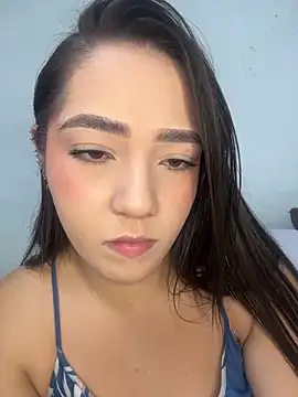 Hannahpradaa  online show from 11/16/25, 12:00