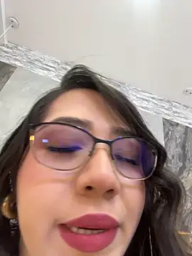 Hannahpradaa  online show from 12/17/25, 11:27