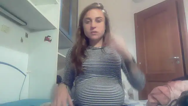 SinnEmily online show from 12/18/25, 05:52