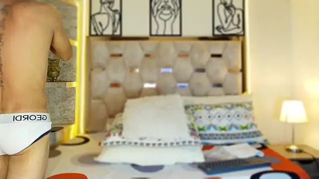 Snapshot of Andrew_Haalls chatting on 12/21/25, 08:05 Andrew Haalls online show from 12/21/25, 08:05