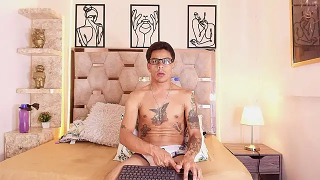 Snapshot of Andrew_Haalls chatting on 02/21/26, 09:05 Andrew Haalls online show from 02/21/26, 09:05