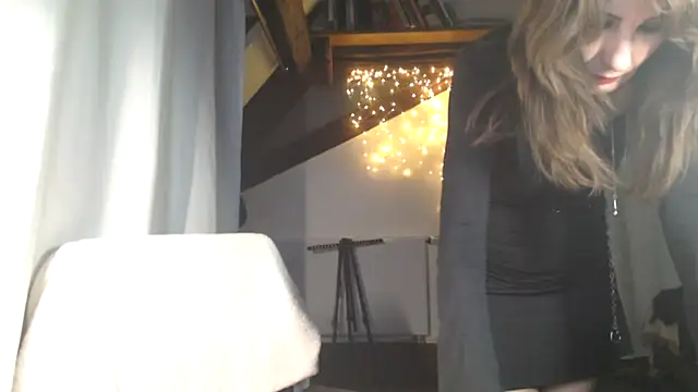 Snapshot of MissDyannis chatting on 03/28/26, 07:46 MissDyannis online show from 03/28/26, 07:46