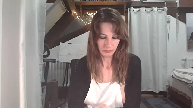 Snapshot of MissDyannis chatting on 04/06/26, 08:10 MissDyannis online show from 04/06/26, 08:10