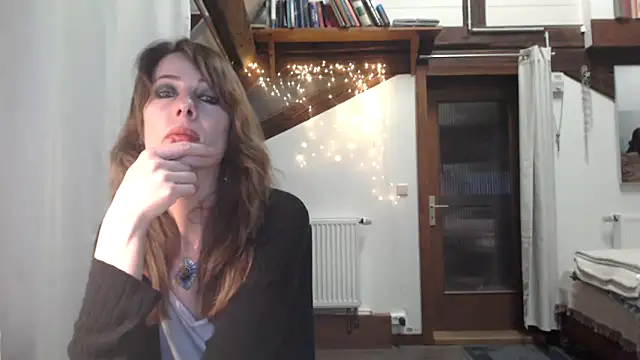 Snapshot of MissDyannis chatting on 04/07/26, 10:09 MissDyannis online show from 04/07/26, 10:09