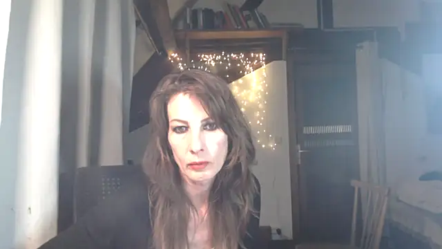 Snapshot of MissDyannis chatting on 04/08/26, 09:15 MissDyannis online show from 04/08/26, 09:15
