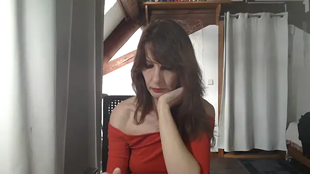 Snapshot of MissDyannis chatting on 04/19/26, 04:39 MissDyannis online show from 04/19/26, 04:39
