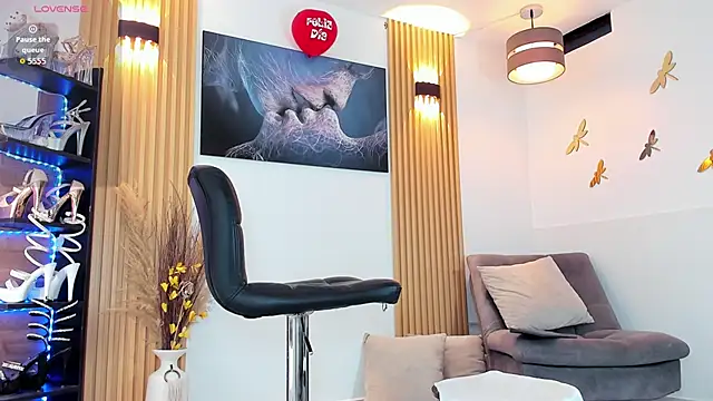 Snapshot of Andrea_zhang chatting on 03/07/26, 02:30 Andrea zhang online show from 03/07/26, 02:30