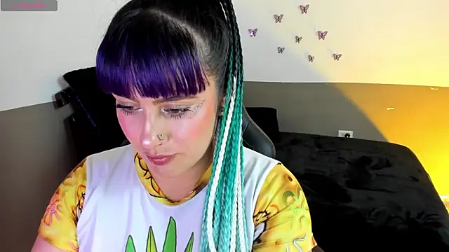 Monserrat Cute  online show from 01/17/26, 11:30