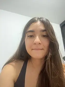 Snapshot of Valentina_ro chatting on 10/27/25, 03:43 Valentina ro online show from 10/27/25, 03:43
