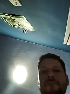 Snapshot of vinerjcam chatting on 10/27/25, 03:43 vinerjcam online show from 10/27/25, 03:43