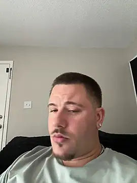 Snapshot of thepornplugz chatting on 05/15/26, 06:04 thepornplugz online show from 05/15/26, 06:04
