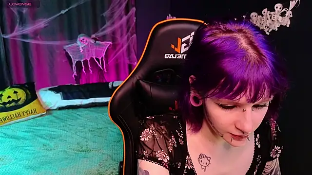 Snapshot of karkadeshk chatting on 10/30/25, 10:06 karkadeshk online show from 10/30/25, 10:06