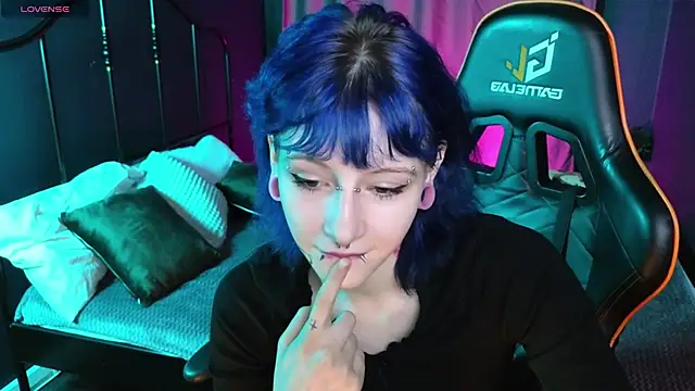 Snapshot of karkadeshk chatting on 11/13/25, 10:36 karkadeshk online show from 11/13/25, 10:36