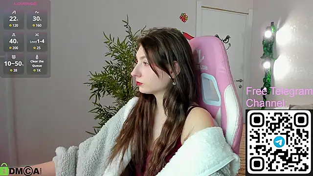 Snapshot of May_Yam chatting on 12/23/25, 01:14 May Yam online show from 12/23/25, 01:14