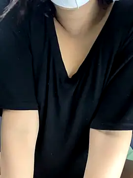 Snapshot of karakin1220 chatting on 10/30/25, 11:33 karakin1220 online show from 10/30/25, 11:33