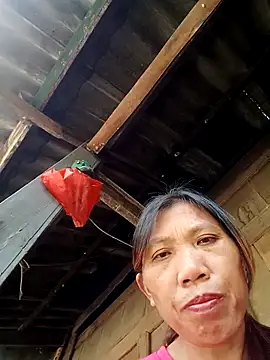 Snapshot of bella-la chatting on 10/30/25, 06:15 bella-la online show from 10/30/25, 06:15