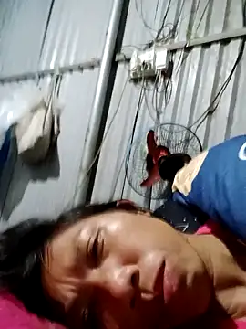 Snapshot of bella-la chatting on 10/30/25, 06:19 bella-la online show from 10/30/25, 06:19