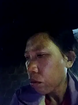 Snapshot of bella-la chatting on 11/12/25, 01:39 bella-la online show from 11/12/25, 01:39