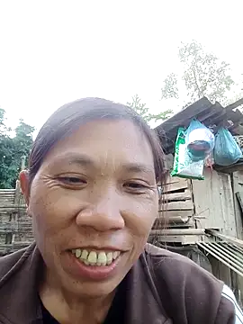 Snapshot of bella-la chatting on 11/15/25, 09:39 bella-la online show from 11/15/25, 09:39